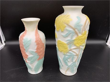 2 FROSTED GLASS VASES