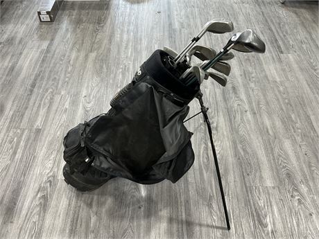 RIGHT HANDED GOLF SET W/ BAG - MOSTLY WILSON CLUBS