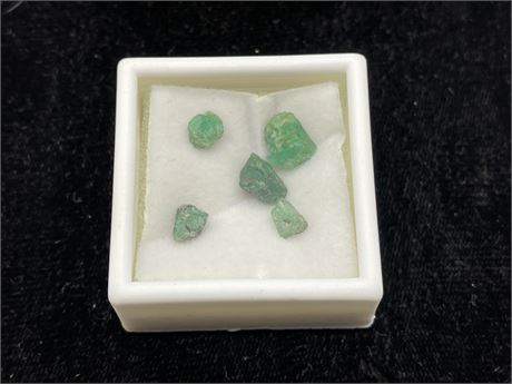 GENUINE COLOMBIAN EMERALD CRYSTAL SPECIMENS 5CT