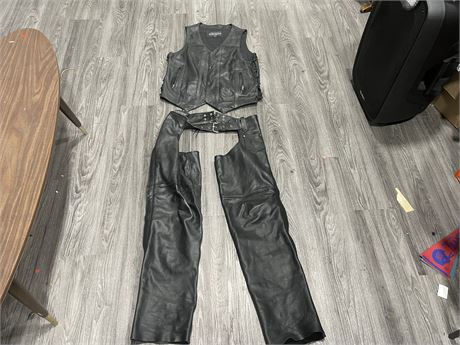 MOTORCYCLE VEST + CHAPS HIGH QUALITY LEATHER SIZE L & M