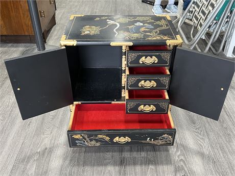 PAINTED ASIAN DESIGN CABINET W/GOLD ACCENT (14”x21.5”x23”)