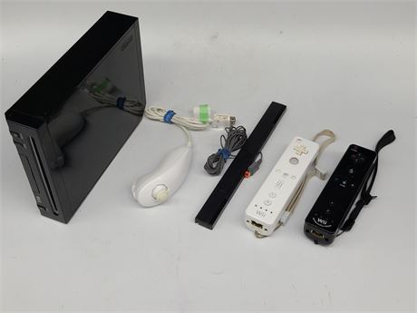 WII BUNDLE COMPLETE WITH SENSOR & 2 CONTROLLER