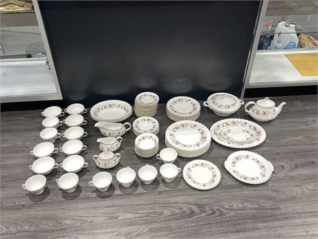 78 PIECE ROYAL DOULTON “ROSELL” FINE CHINA SET - EXCELLENT CONDITION