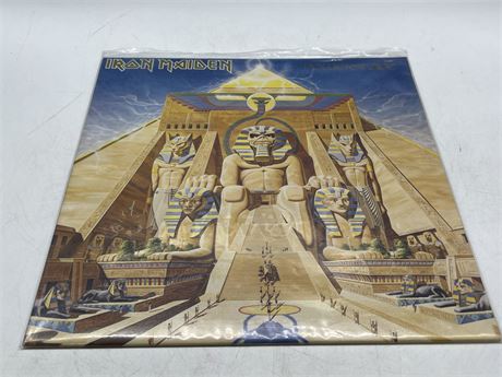 1984 CANADA PRESS IRON MAIDEN - POWERSLAVE TEXTURED COVER - NEAR MINT (NM)