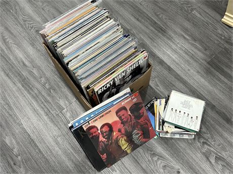 BOX OF RECORDS & 45s CONDITION VARIES