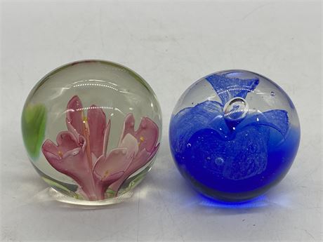 2 VINTAGE PAPER WEIGHTS (2.5” TALL)