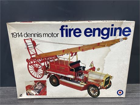 1914 DENNIS MOTOR FIRE ENGINE MODEL 1/16 SCALE 17” LENGTH