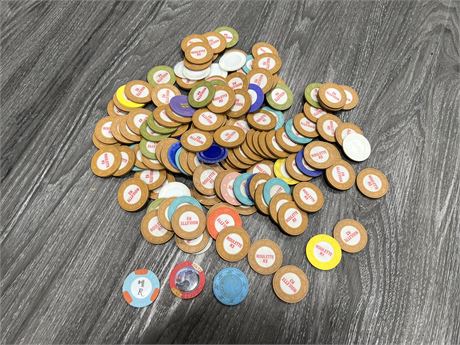 LARGE LOT OF ROULETTE CHIPS