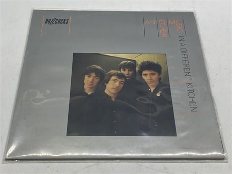RARE UK PRESS BUZZCOCKS - ANOTHER MUSIC IN A DIFFERENT KITCHEN - NEAR MINT (NM)