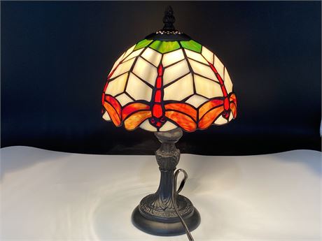 STAINED GLASS DRAGONFLY DESK LAMP - WORKS (13.5” TALL)