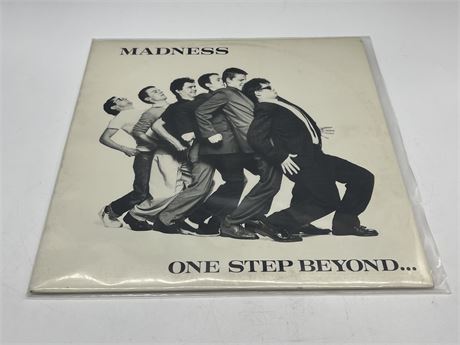 MADNESS - ONE STEP BEYOND - EXCELLENT (E)