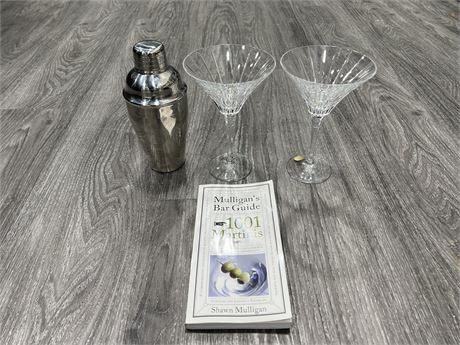 MULLIGANS BAR GUIDE BOOK W/ SHAKER & 2 REAL CRYSTAL MARTINI GLASSES