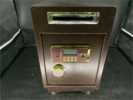 VINTAGE ROLLING SAFE (UN-ABLE TO TURN ON)