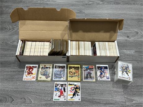 2 BOXES OF HOCKEY CARDS W/SOME RARES & ROOKIES