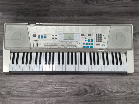 CASIO KEYBOARD, CHARGER (working)