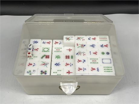 MAHJONG SET IN CARRY CASE