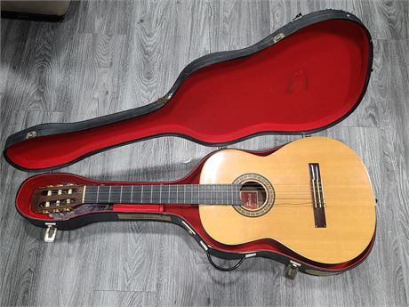LA PATRIE COLLECTION ACOUSTIC GUITAR IN HARD CASE