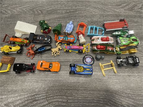 LOT OF 14 HOT WHEELS CARS + ACCESSORIES