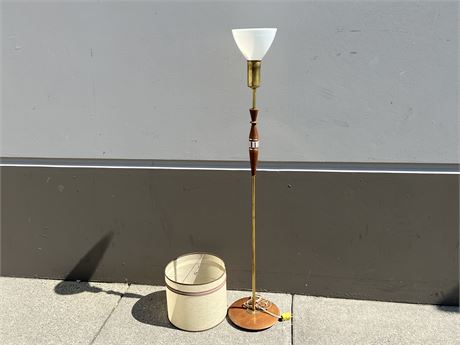 MID CENTURY FLOOR LAMP W/INLAY, MILK GLASS SHADE & EXTRA SHADE (5ft tall)