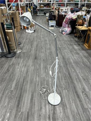 WHITE FLEXY FLOOR LAMP - 5FT TALL