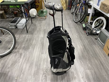 CALLOWAY GOLF BAG WITH 3 RIGHT HANDED DRIVERS