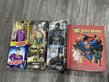 DC SUPER HEROS THE ULTIMATE POP-UP BOOK HARDCOVER + 3 DOLLS