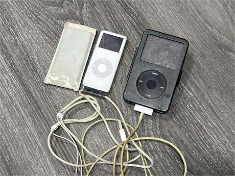 2 OLDER IPODS - UNTESTED