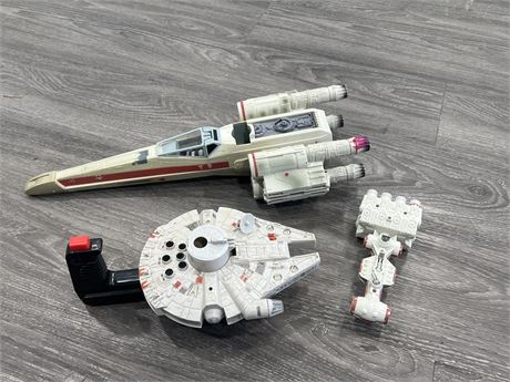 3 STARWARS TOYS FROM 1990’s / EARLY 2000’s