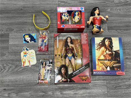 LOT OF WONDER WOMAN COLLECTABLES