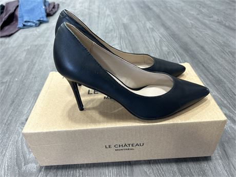 (NEW) LE CHATEAU HEELS - RETAIL $110 SIZE 36