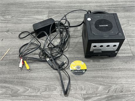 GAMECUBE W/GAME & CORDS - UNTESTED
