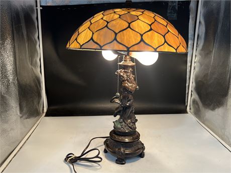 METAL CHERUB STAINED GLASS TABLE LAMP (22” tall, works)