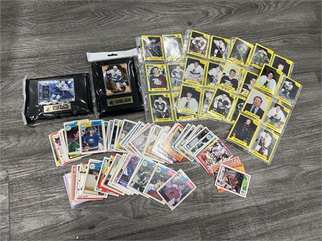 LOT OF MOSTLY VINTAGE HOCKEY CARDS