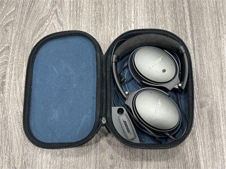 BOSE QUIET COMFORT WIRED NOISE CANCELLING HEADPHONES (WORKING)