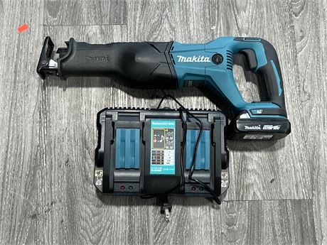 MAKITA SAW W/BATTERY & CHARGER - WORKS