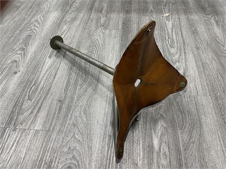 VINTAGE LEATHER FOLDING HUNTING / CAMPING SEAT