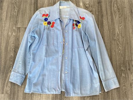 1960’S MEXICAN JEAN SHIRT W/EMBROIDERED BUTTERFLIES + FLOWERS (SIZE 40)