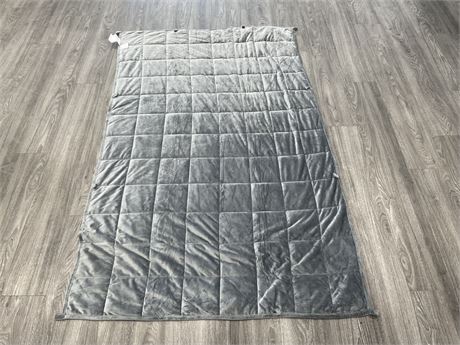 QUEEN SIZE WEIGHTED BLANKET (46”x74”) (APPROX 10LBS)