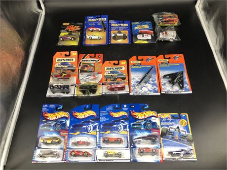 COLLECTION OF ASSORTED HOT WHEELS / MATCH BOX CARS