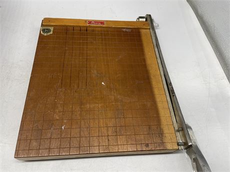 SMALL VINTAGE PEACE PAPER CUTTER MAPLE (MADE IN JAPAN)