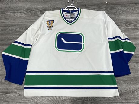 VANCOUVER CANUCKS OFFICIAL LICENSED JERSEY VINTAGE SERIES CCM - XXL