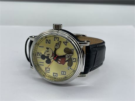 NEW MICKEY MOUSE WATCH