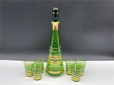 VINTAGE GREEN BOHEMIAN GLASS DECANTER W/ SHOT GLASSES - GOLD / WHITE STRIPED