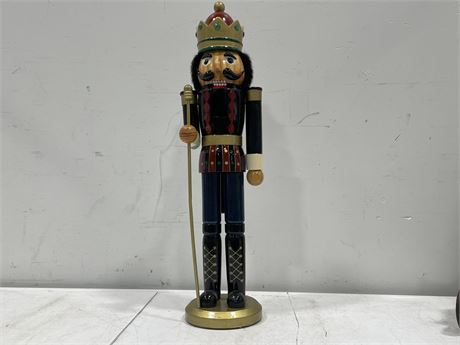 LARGE EXC PAINTED CHRISTMAS KING NUTCRACKER 24”