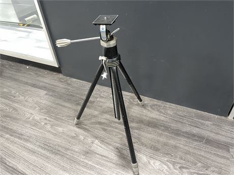 VINTAGE STAR D TRIPOD FROM THE 50’s