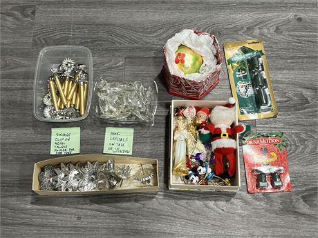 LOT OF XMAS DECORATIONS - SOME VINTAGE