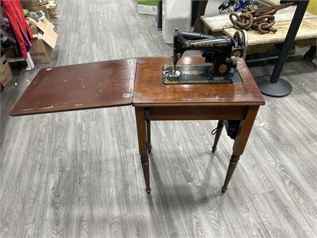 ANTIQUE SINGER SEWING MACHINE/TABLE - 21” X 29” X 15”
