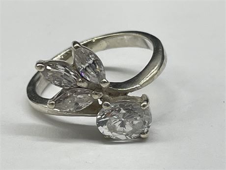 925 STERLING SILVER CUBIC OVAL & LEAVES RING - SZ. 4.75