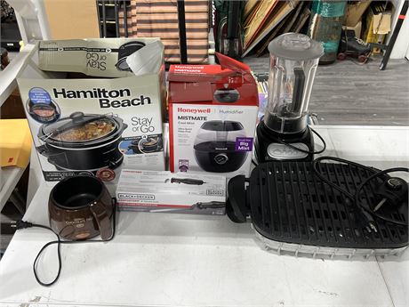 KITCHENAID BLENDER, VILLAWARE GRILL, SLOW COOKER, ELECTRIC KNIFE, HUMIDIFIER &