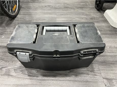 SKIL TOOL BOX W/ CONTENTS - MISSING ONE HINGE SEAL